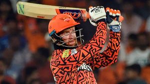 ఇంకో మూడు సిక్సులు పడితే..!!