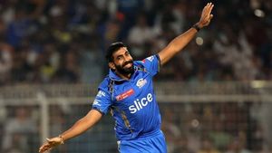 KKR vs MI: బూమ్ బూమ్ బుమ్రా! ట్రేడ్ మార్క్ డెలివరీ.. సునీల్ నరైన్ గోల్డెన్ డక్!(వీడియో)