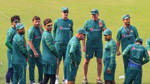 పాకిస్థాన్ పరువు తీసిన ఇంగ్లండ్ మాజీ క్రికెటర్లు