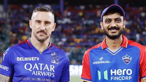 RCB vs DC: రిషభ్ పంత్ కోపంగా ఉన్నాడు.. అందుకే బౌలింగ్ ఎంచుకున్నాం: అక్షర్ పటేల్