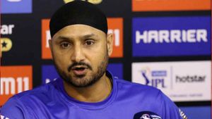 టీమిండియా హెడ్ కోచ్‌గా గంభీర్ కంటే అతనే సరైనోడు: హర్భజన్ సింగ్