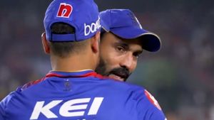 కన్నీటితో ఐపీఎల్‌కు రిటైర్మెంట్ ప్రకటించిన దినేశ్ కార్తీక్ (Video)