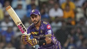 MI vs KKR: ముంబై ఇండియన్స్ కొంపముంచిన మనీష్ పాండే!(వీడియో)