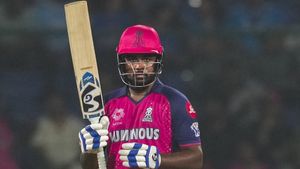 సంజుకు సపోర్ట్‌గా టీమిండియా మాజీ డాషింగ్ ఓపెనర్