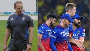 IPL: వాళ్లపై వేటు వేస్తున్నాం- ఆర్సీబీ కోచ్