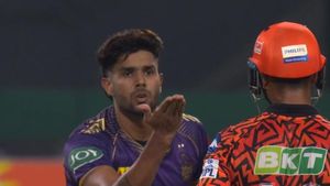 SRH: ఇట్స్ రివెంజ్ టైమ్.. ముద్దుల సరదా తీర్చాలి (Memes)