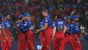 రెచ్చిపోయిన ఆర్సీబీ.. గుజరాత్ టైటాన్స్ ఆలౌట్