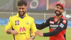 IPL 2024: కోహ్లి.. ఈ సారి కప్ మిస్ అవ్వొద్దు- ధోనీ (Video)