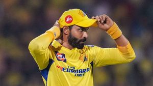 జడేజా ఆల్‌టైమ్ రికార్డు: ధోనీని వెనక్కినెట్టి.. యువీతో సమంగా!