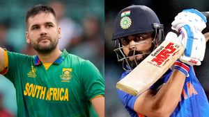 అలా కోహ్లీ ఒక్కడే ఆడగలడు: రిలీ రొసౌ (వీడియో)