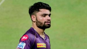 IPL 2024: రింకూ.. ఇంగ్లీష్ మస్త్ మాట్లాడుతున్నావ్! అమ్మాయిలతో చాటింగ్ చేస్తున్నావా? (వీడియో)