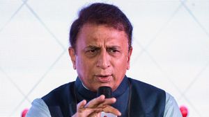 ధోనీ వల్లే కోహ్లీ స్టార్ క్రికెటర్ అయ్యాడు: సునీల్ గవాస్కర్