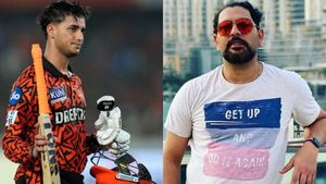 యువీ చెప్పిన ఒక్క మాటతో ఆట మారిపోయింది- అభిషేక్ శర్మ