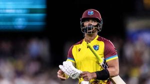 ENG vs WI: వెస్టిండీస్ హిట్టర్లు అంతే! స్టేడియం బయటకు సిక్సర్ (Video)