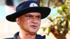 నాలుగో అంతస్తు నుంచి జారిపడి భారత మాజీ క్రికెటర్ మృతి