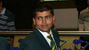 కోహ్లీ కంటే మా తమ్ముడు ఎంతో నయం: పాక్ మాజీ క్రికెటర్