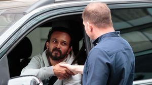 ధోనీ స్టైల్‌లో రిటైర్మెంట్‌ ప్రకటించిన టీమిండియా స్టార్ క్రికెటర్