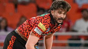 అందుకే నితీశ్‌ను తప్పించారా? దరిద్రానికి బ్రాండ్ అంబాసిడర్‌లా ఉన్నావే!