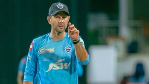 T20WC: సెమీఫైనల్‌కు ఈ పిచ్ ఎవరైనా వాడతారా?- రికీ పాంటింగ్ ఫైర్