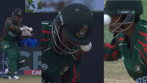 T20WC: హెల్మె‌ట్‌లో దూరిన బంతి..ముట్టుకుంటే ఔట్ అని ఏం చేశాడంటే! (Video)