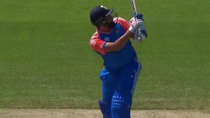T20 World Cup 2024: రోహిత్ శర్మ ట్రేడ్ మార్క్ సిక్సర్.. బిత్తరపోయిన బౌలర్! (వీడియో)