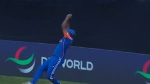 IND vs USA: మహమ్మద్ సిరాజ్ కళ్లు చెదిరే క్యాచ్.. చూస్తే వావ్ అనాల్సిందే! (వీడియో)