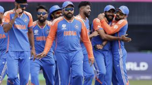 IND vs PAK: కంటతడి పెట్టిన పాక్ ఆటగాడు.. ఓదార్చిన రోహిత్ శర్మ(వీడియో)