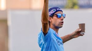 గుజరాత్ టైటాన్స్‌ సంచలన నిర్ణయం: నెహ్రాపై వేటు.. కోచ్‌గా సిక్సర్ల వీరుడు!