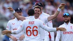 అండర్సన్‌కు విక్టరీ ఫేర్‌వెల్..వెస్టిండీస్‌పై ఇంగ్లండ్ విజయం (Video)