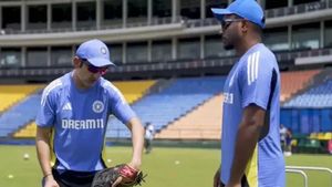 IND vs SL: 'నువ్వు చేసే తప్పిదం ఇదే'- సంజూ శాంసన్‌కు గంభీర్ స్పెషల్ క్లాస్!(వీడియో)