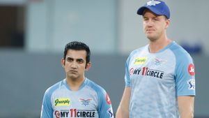 పంతం నెగ్గించుకున్న గౌతమ్ గంభీర్.. టీమిండియా బౌలింగ్ కోచ్‌గా పాక్ మాజీ కోచ్!