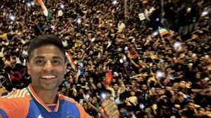 సూరీడికి ఘన స్వాగతం.. పోలా అదిరిపోలా..! (వీడియో)