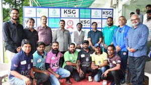 జేపీఎల్ జెర్సీని ఆవిష్కరించిన జగన్