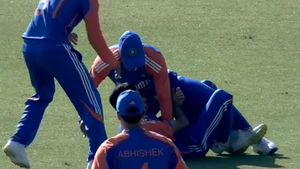 IND vs ZIM: రవి బిష్ణోయ్ కళ్లు చెదిరే క్యాచ్.. పోలా అదిరిపోలా!(వీడియో)