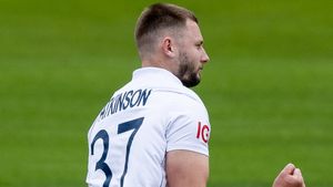 ENG vs WI: 4 బంతుల్లో 3 వికెట్లు.. నిప్పులు చెరిగిన అరంగేట్ర పేసర్! (వీడియో)