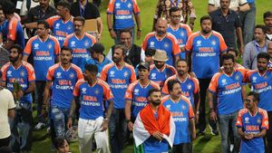 హార్దిక్‌కు ఊహించని గిఫ్ట్..విరగబడి నవ్విన బుమ్రా (Video)