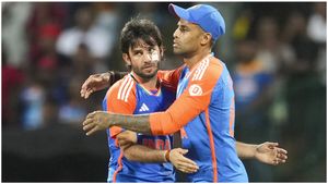 IND vs SL: ఏం గుండెరా అది.. అప్పీల్ చేయకుండానే ఔటిచ్చిన అంపైర్!(వీడియో)