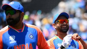 ‘నేనేమన్నా ఐటమ్ ఏంట్రా’ కెమెరామన్‌పై రోహిత్ ఫైర్.. నవ్వులే నవ్వల్!(వీడియో)