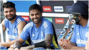 సూర్యకు పోటీగా మరో ఘనుడు..ఆఖరి బంతికి కళ్లుచెదిరే క్యాచ్ (Video)