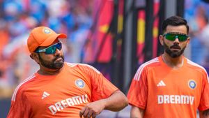 డబ్బు, ఫేమ్‌తో కోహ్లీ మారిపోయాడు.. కానీ రోహిత్ అలా కాదు: టీమిండియా స్పిన్నర్ (వీడియో)