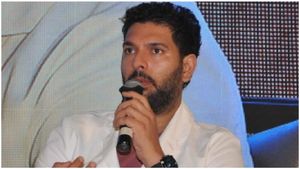 ఆ సెంచరీ వెనుక ఎంతో కష్టం ఉంది: యువరాజ్ సింగ్ (వీడియో)