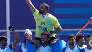 అచ్చం రోహిత్ శర్మలానే వీడ్కోలు పలికిన శ్రీజేష్ (వీడియో)