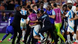 Paris Olympics: ఫ్రాన్స్-అర్జెంటీనా పోరు రచ్చరచ్చ..గొడవపడిన ప్లేయర్లు (Video) 