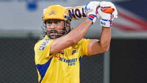 సీఎస్కే కోసం రూ.కోట్లు త్యాగానికి సిద్ధమైన ధోనీ..ఎందుకంటే?