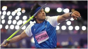 నీరజ్ చోప్రా నా కన్న బిడ్డతో సమానం: పతకం కోసం అల్లాను ప్రార్థించా: పాక్ అథ్లెట్ తల్లి