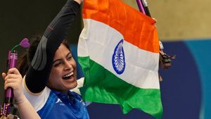 ఆమె వల్లే ఒలింపిక్ మెడల్స్ సాధించాను: మను భాకర్ (వీడియో)