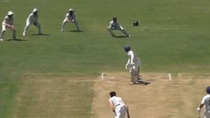 ఇషాన్ కిషన్ ఇస్మార్ట్ క్యాచ్.. అచ్చం ధోనీలానే..!(వీడియో)