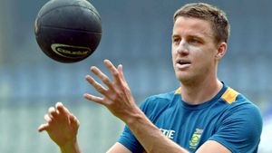 టీమిండియా బౌలింగ్ కోచ్‌గా పాక్ మాజీ కోచ్