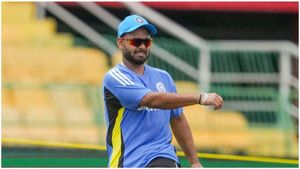 Rishabh Pant గొప్ప మనసు.. విద్యార్థికి రూ.90 వేలు సాయం!