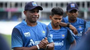 శ్రీలంకకు బిగ్ షాక్..కోచ్‌ సనత్ జయసూర్య అవుట్